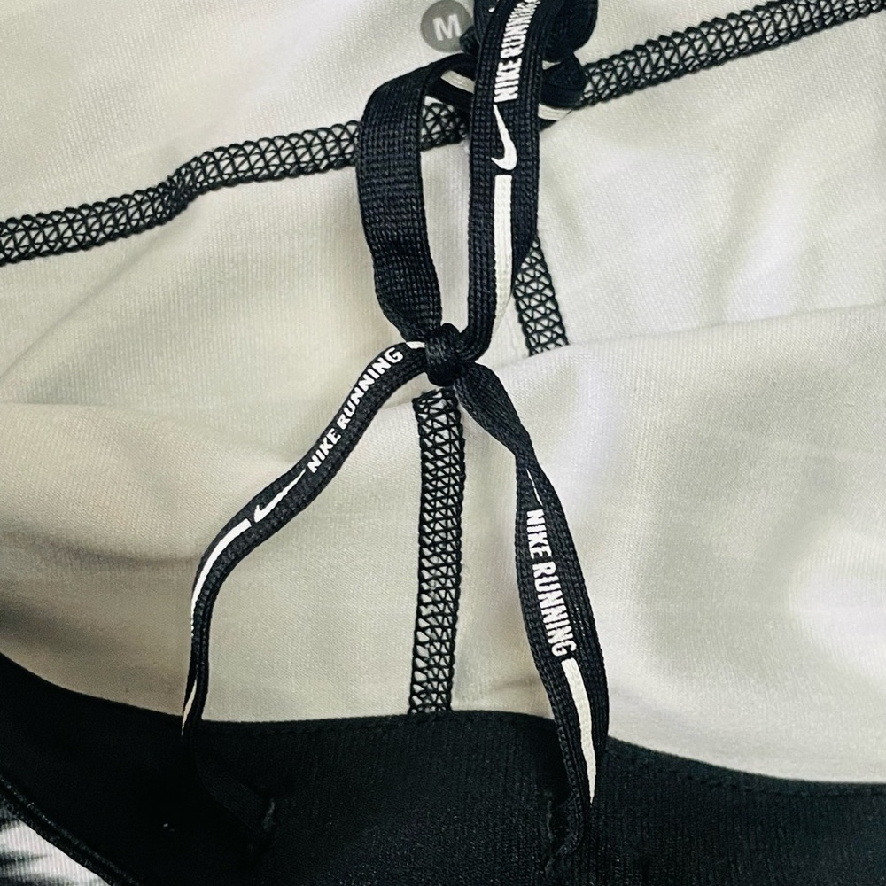 Nike Dri Fit Black and White Patterned Leggings - Picture 6 of 8
